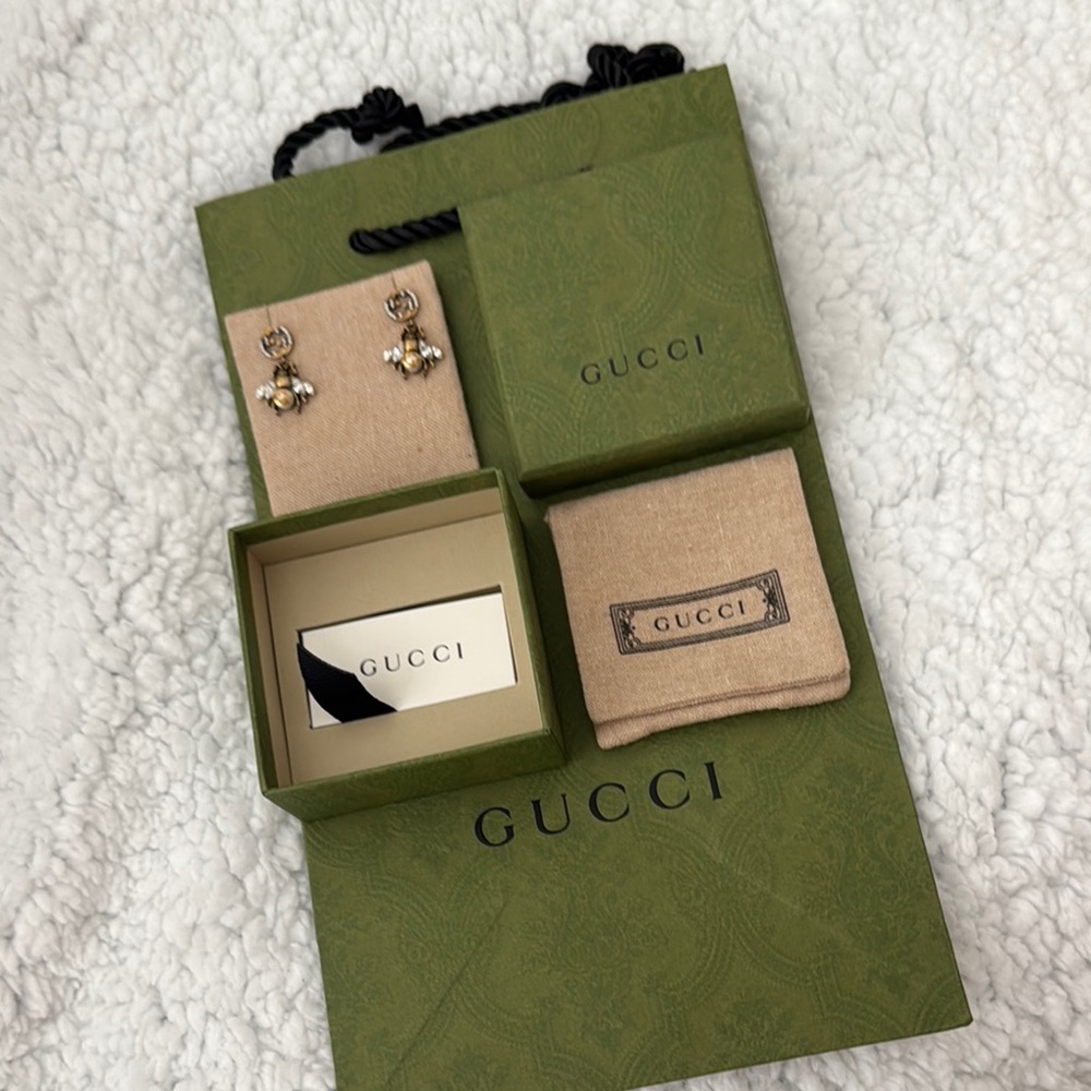 NWT AUTH Gucci Gold and Rhinestone Bee Earrings - Picture 5 of 10